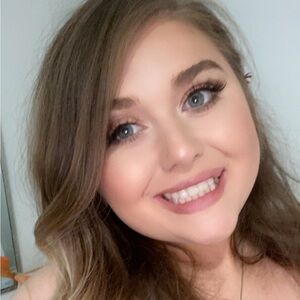 Meet your Posher, Lauren